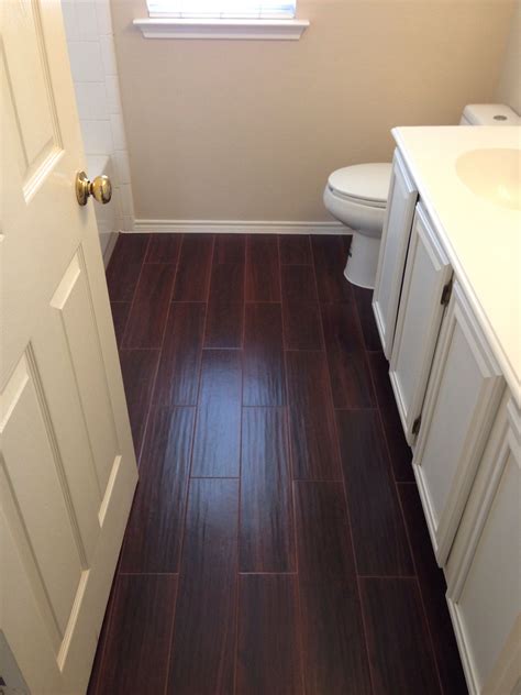 10 Wood Look Porcelain Tile Bathroom DECOOMO