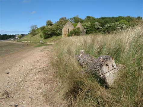 Shoreline With Log And Ruin Jonathan Wilkins Cc By Sa Geograph