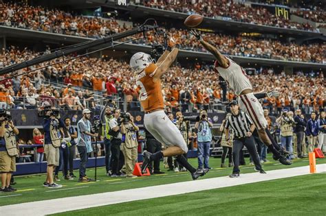 Texas looking to generate more explosive plays on offense