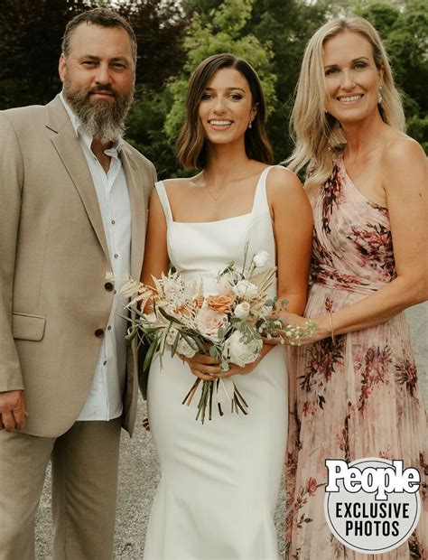 Bella Robertson And Jacob Mayos Wedding See Photos From The Duck Dynasty Stars Nuptials In