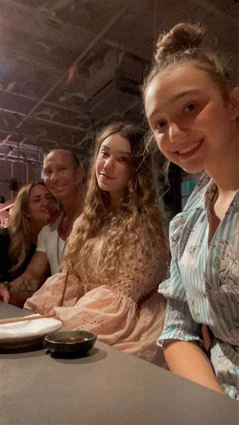 Andrea Legarreta Celebr El Inicio Del Mes En Bikini Y En La Playa Aqu Viendo A Mayo Llegar