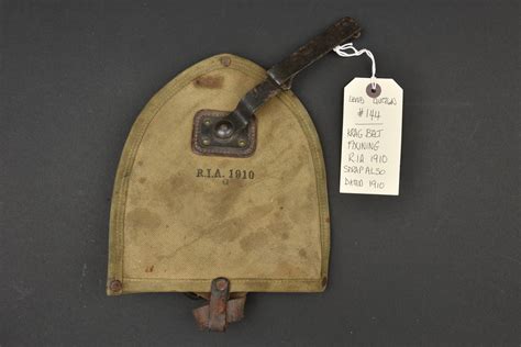 Housse de pelle US attribuée Shovel cover Aiolfi G b r