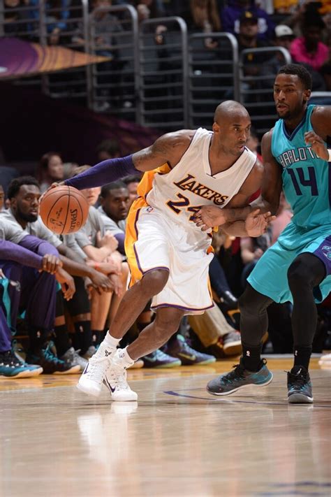 Lakers vs. Hornets 11/9/14 Photo Gallery | NBA.com