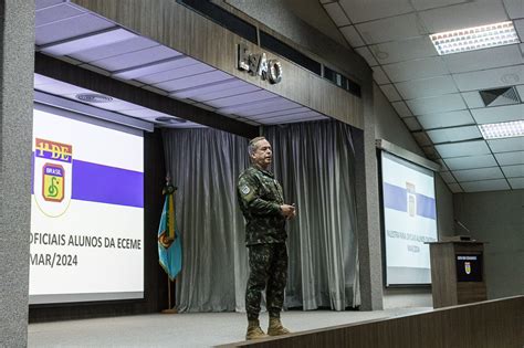 Comandante Da De E Gu Vm Ministra Palestra Aos Oficiais Alunos Do Ccem