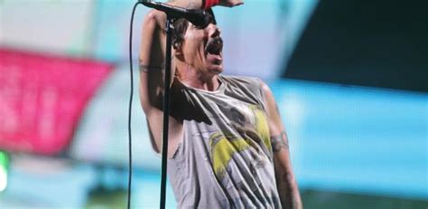 Red Hot Chili Peppers lança faixa inédita e anuncia novo álbum