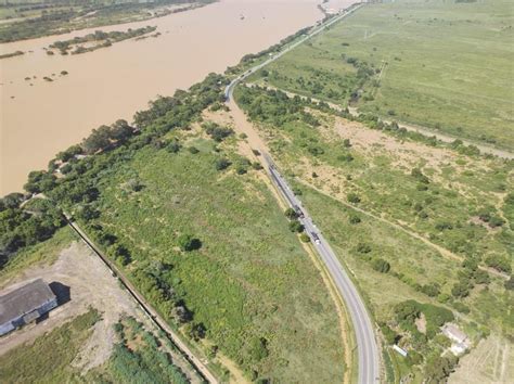 BR 356 segue interditada em São João da Barra após dique se romper em