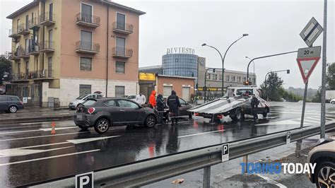 Incidente in via Ala di Stura in prossimità dell incrocio con via Reiss