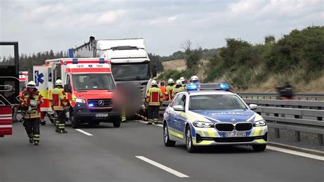 T Dlicher Unfall Auf A Lkw Fahrer Stirbt An Unfallstelle