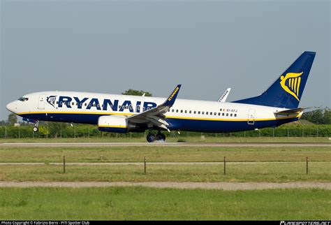 EI EFJ Ryanair Boeing 737 8AS WL Photo By Fabrizio Berni PITI