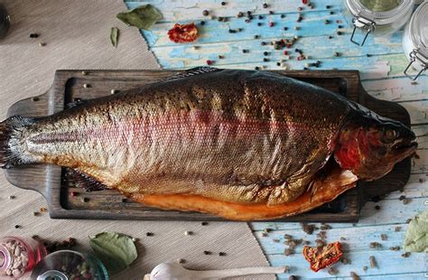 Форель горячего копчения купить в Твери | Рыбный Базар