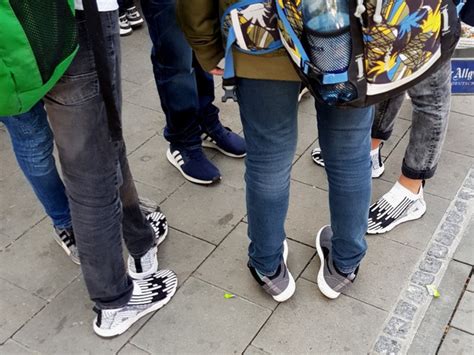 Huy N Tho I Gay C N Gi A Adidas V Puma T Anh Em Ru T Th T N K Th Kh Ng I Tr I Chung