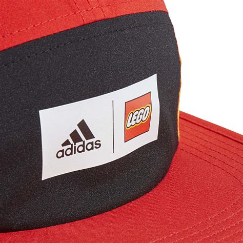 Детская кепка adidas x LEGO® Graphic GM4535 купить в Москве с доставкой ...