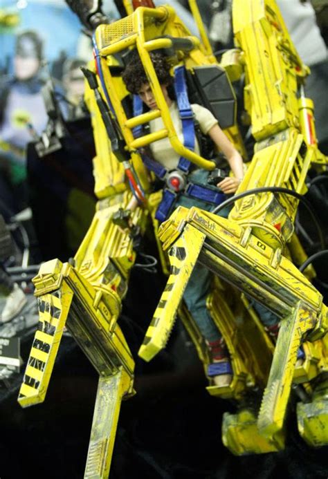 A R T I C U L A T E M E Hot Toys 1 6 Scale Ellen Ripley Power Loader