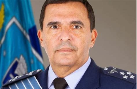 Comandante da Aeronáutica curte post que diz que STF persegue Bolsonaro