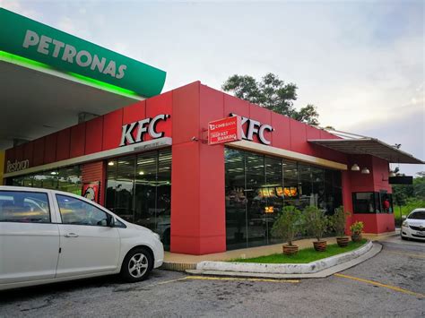 Kfc Petronas Skudai Drive Thru Di Bandar Johor Bahru