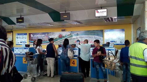 Interior Del Aeropuerto Internacional Antonio Maceo Cubanet