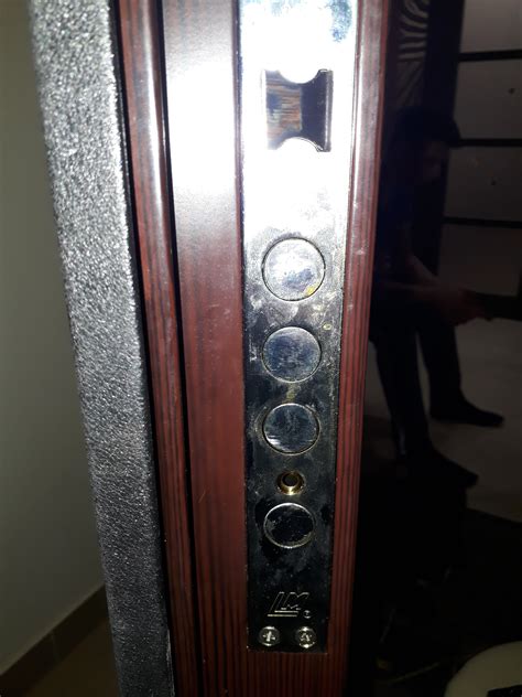 Поменять замок от 1200 рублей | Мастер по дверям, замкам и стёклам