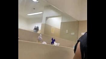 Acción en el baño de hombres XVIDEOS