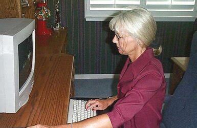 Red Hot Mature Anne In Her Home Office ZB Porn