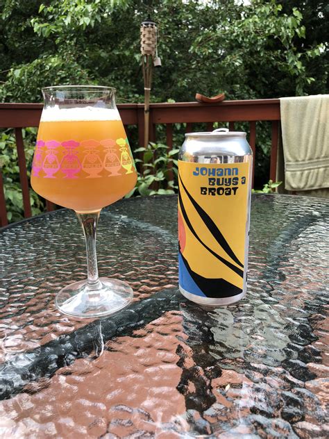 Johan Buys a Broat DIPA from Aslin with pineapple, mandarin oranges and ...