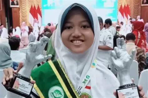 Eveline Anuriyadin Siswi MTsN 3 Kota Surabaya Berjaya Raih 3 Juara Pada