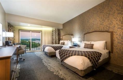 Rooms & Suites | Lake of the Ozarks | The Lodge of Four Seasons