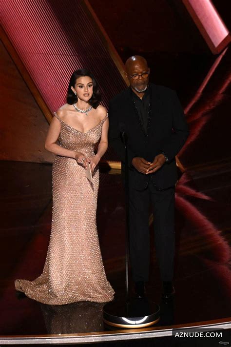 Selena Gomez Sexy Flaunts Her Hot Cleavage In A Dazzling Dress At The Oscars In Los Angeles AZNude