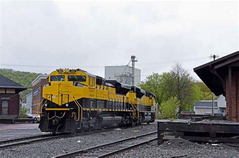 NYS&W Paints SD70s in Classic ‘Yellowjacket,’ SD40-2 in ‘Heritage ...