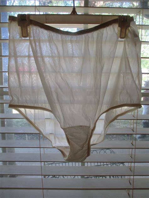 Nwot Vtg 1 Pr Vanity Fair 15712 Panties Satin Nylon Semi Sheer Granny