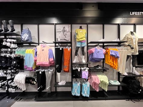 Store Layout Visual Merchandising Nike Interior Wall Ideas