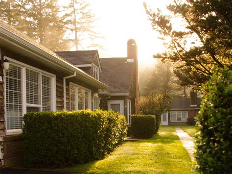 Cannon Beach Ecola Creek Lodge - Oregon Coast Visitors Association