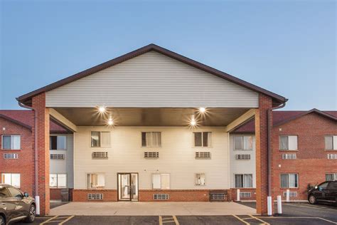 Super 8 by Wyndham Monmouth IL | Monmouth, IL Hotels