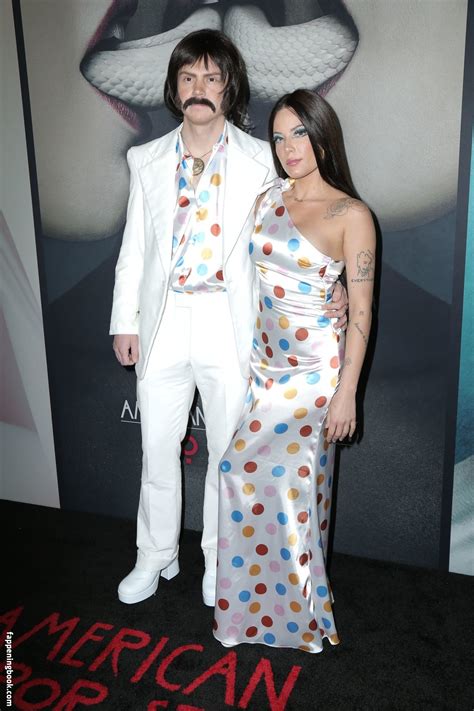 Halsey Nude The Fappening Photo FappeningBook