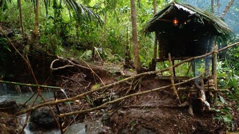 Solo Buschcraft Overnight Di Pinggir Air Terjun Disertai Hujan Deras