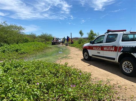 Em Patos moradores da comunidade Serrote Liso fazem furto de água