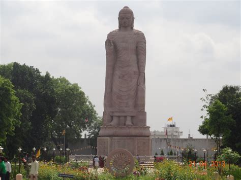 Varanasi: Buddha Statue Sarnath