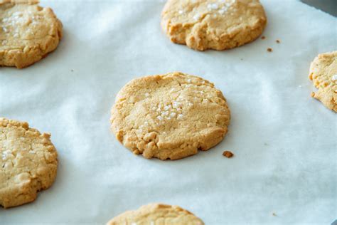 WELLINGTON BAKEHOUSE - Salted Vanilla + Peanut Butter Cookies