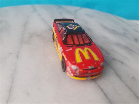 Miniatura De Metal Hot Wheels 1997 Bill Elliot Racing Car 94 8 Cm Usado Taffy Shop