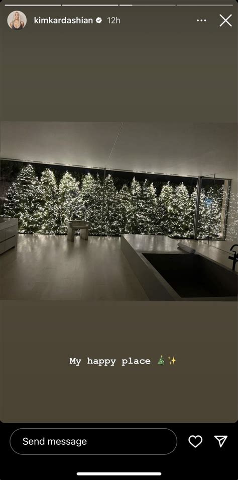 Kardashian-Jenner’s 2023 Christmas Decoration [Photos] | Life & Style