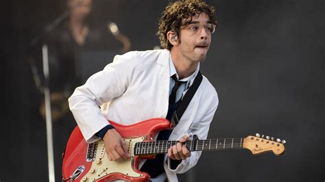 Matty Healy defends on stage Malaysia kiss with bandmate | Ents & Arts ...