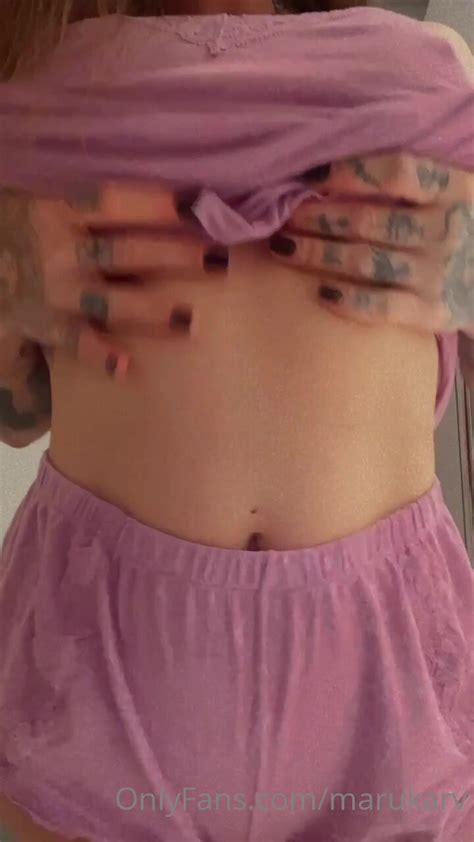 Marukarv Taking Off Her Clothes To Show Off Her Pussy Naked Cnn Amador