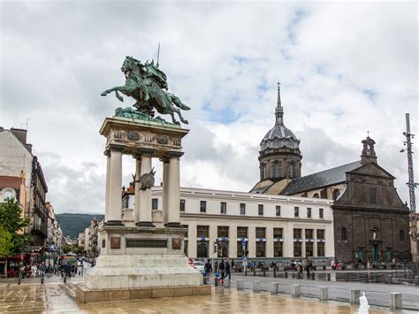 Vercingétorix Statue Clermont Ferrand location de vacances à partir de