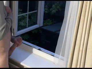 角质和大胆的直鸡巴在邻居的众目睽睽之下自慰 Pornhub Gay