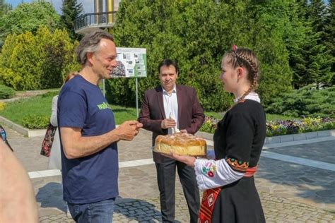 Добрият пример: Да извървиш пеша 4000 км от Лондон до Истанбул за по ...