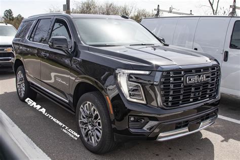 Refreshed 2025 Gmc Yukon Denali Ultimate In Onyx Black Photos