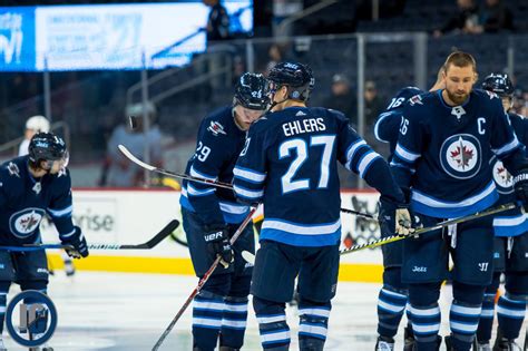 A Look At The Winnipeg Jets 23 Man Roster For 2017 18 Illegal Curve