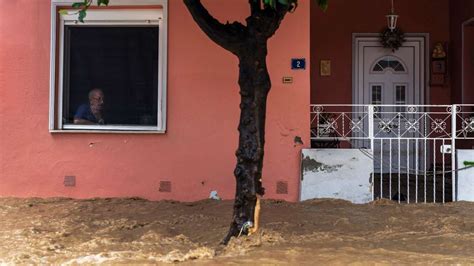 Fotostrecke Überschwemmungen Griechische Stadt Volos nach Unwetter