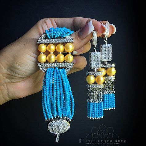 Листайте, там новый комплект можно рассмотреть со всех сторон. И слово ...