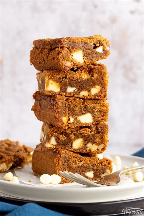 Easy White Chocolate Chip Biscoff Blondies Kitchen Mason