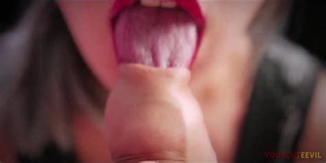 MILF With Sexy Red Lipstick Gives Incredible Head Up Close